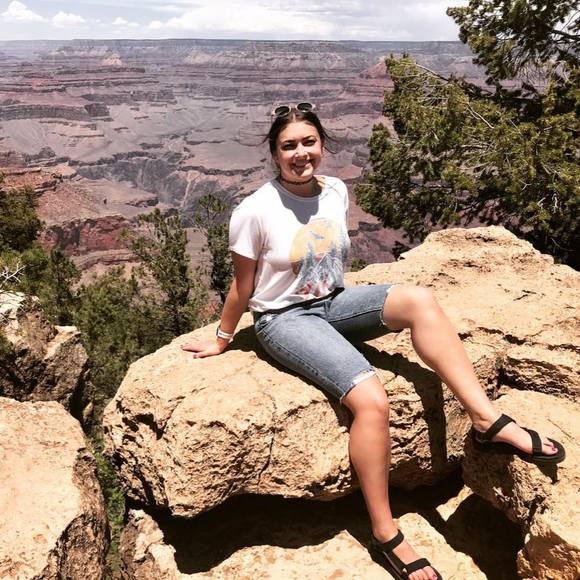 Meet your Posher, Lyndsi - Picture 1 of 1